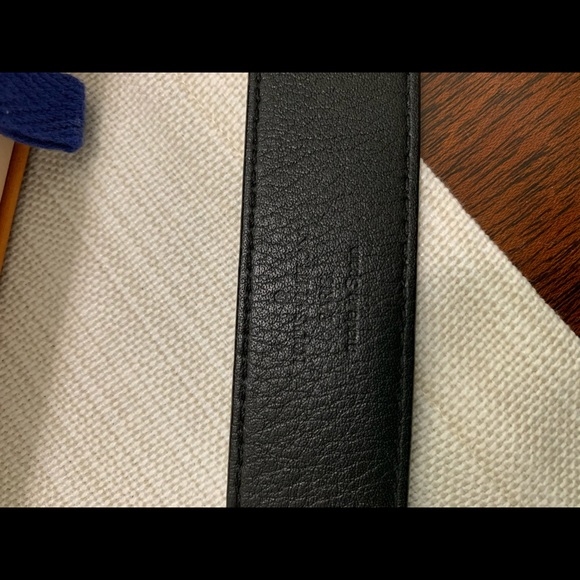 Limited Edition LV Essential V 30mm Beltin Reverse - Picture 7 of 11